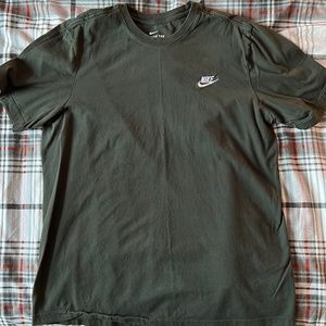 Men's MEDIUM t-shirt.